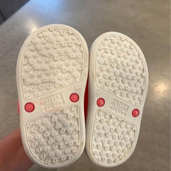 BUTLER waterproof shoes. Velcro, expanding. Smells like strawberry shortcake! - Picture 6 of 10